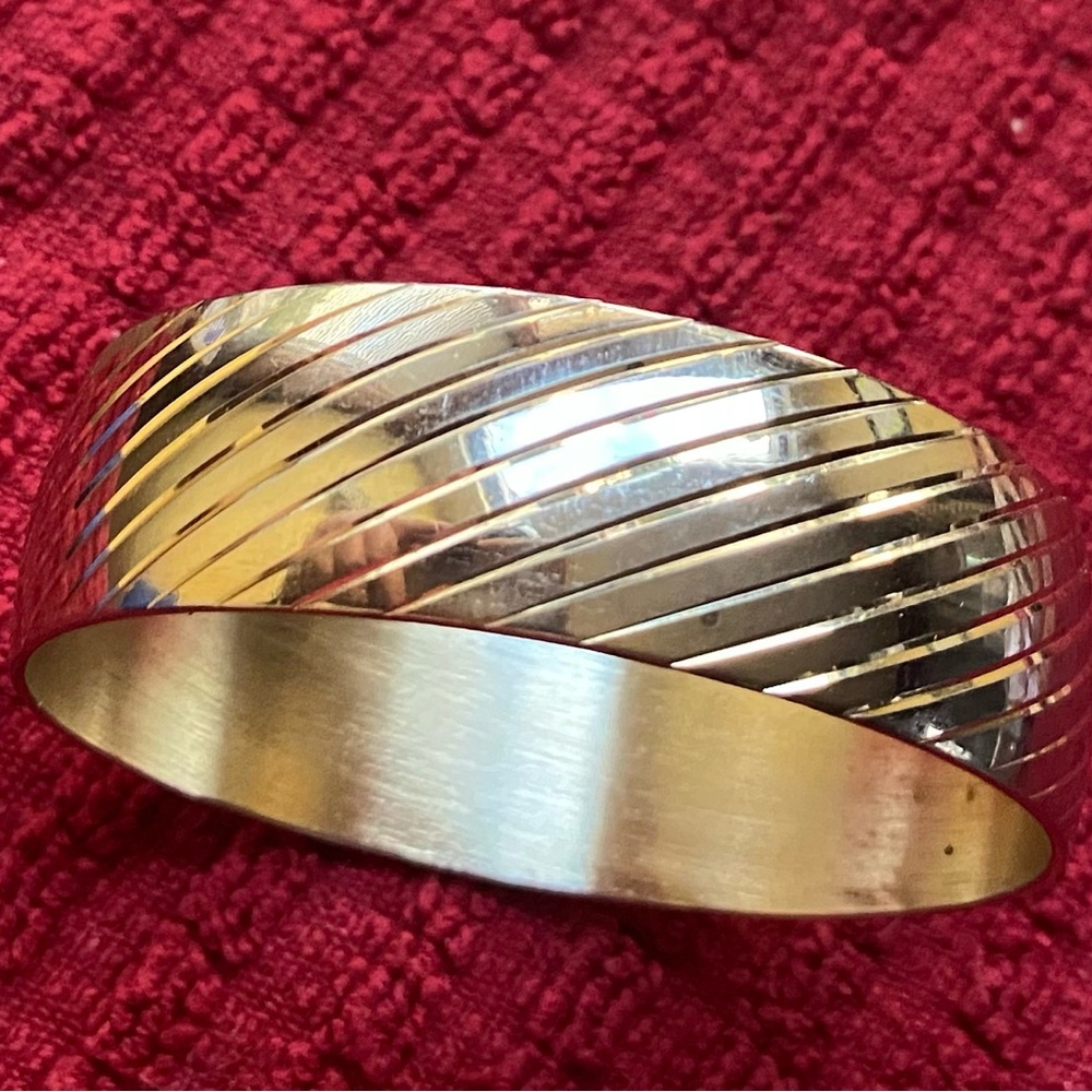 O-18: 3/4” WIDE high mirror polished retro domed bangle YG Tone Excellent! 7.5”
